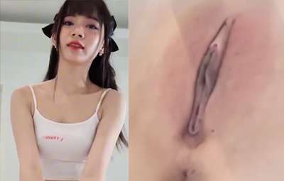 Lồn Em Dí Sát Điện Thoại Để Các Anh Liếm Cho Em Bớt Nứng